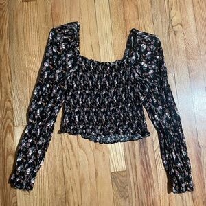 Abound Rouched Long Sleeve Top; Black/floral print. Size medium